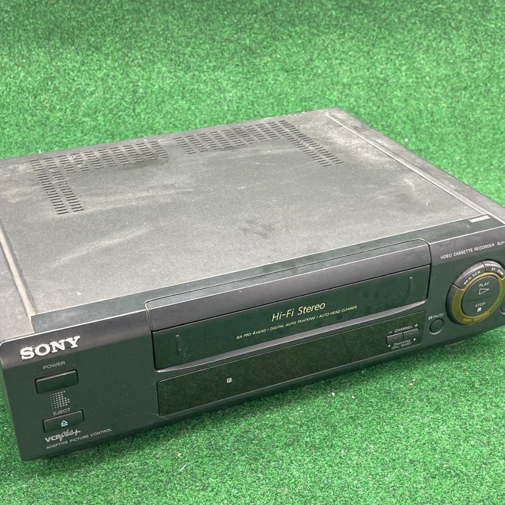 Sony SLV690-HF Stereo 4 Heads Digital Audio Tracking Video Cassette Recorder 26W